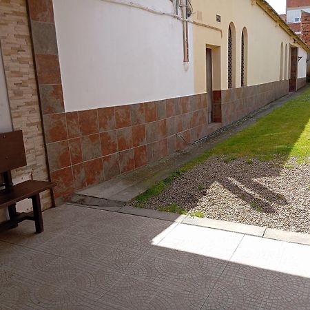 Hostal Santiago Carrion De Los Condes Bagian luar foto