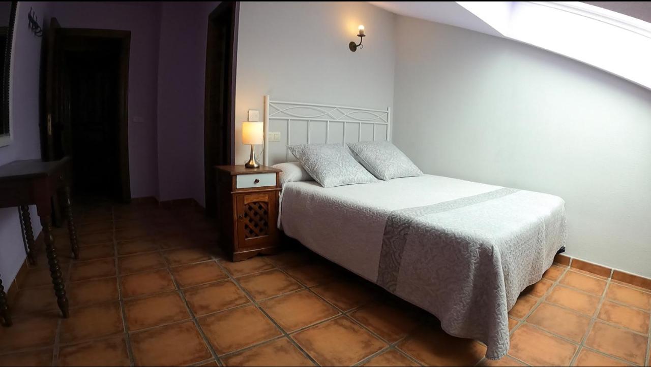 Hostal Santiago Carrion De Los Condes Bagian luar foto