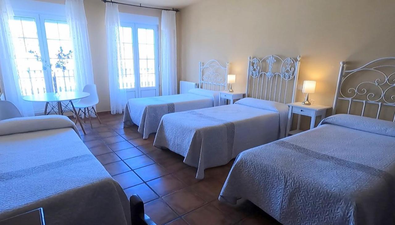 Hostal Santiago Carrion De Los Condes Bagian luar foto