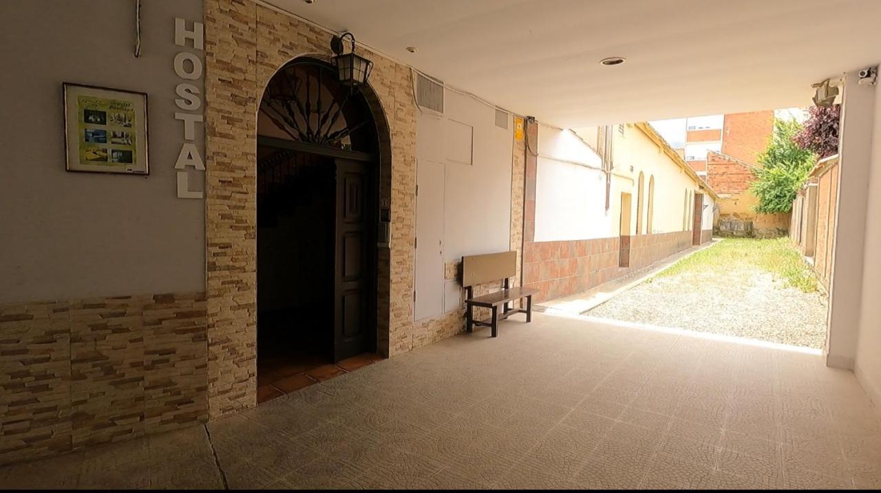 Hostal Santiago Carrion De Los Condes Bagian luar foto