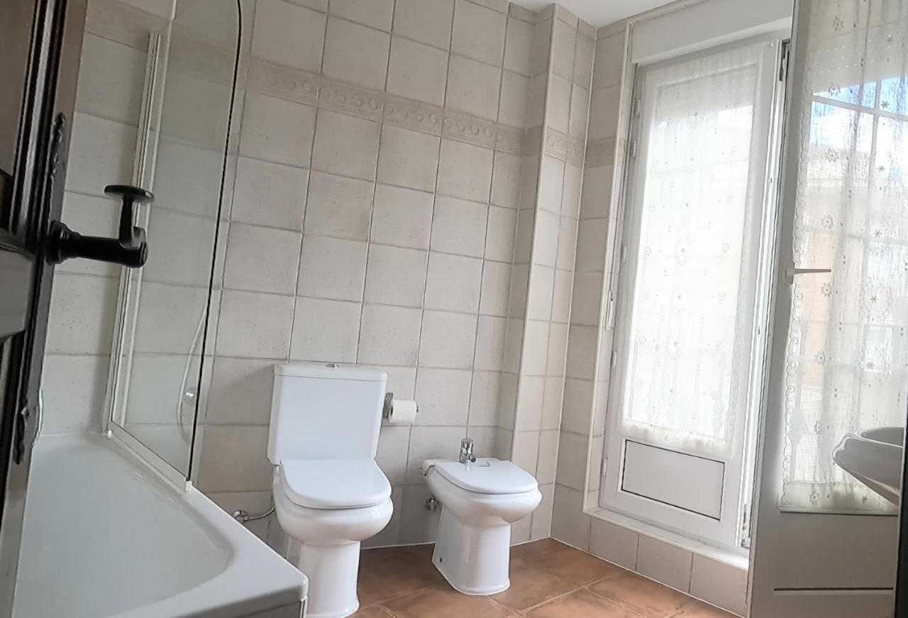 Hostal Santiago Carrion De Los Condes Bagian luar foto