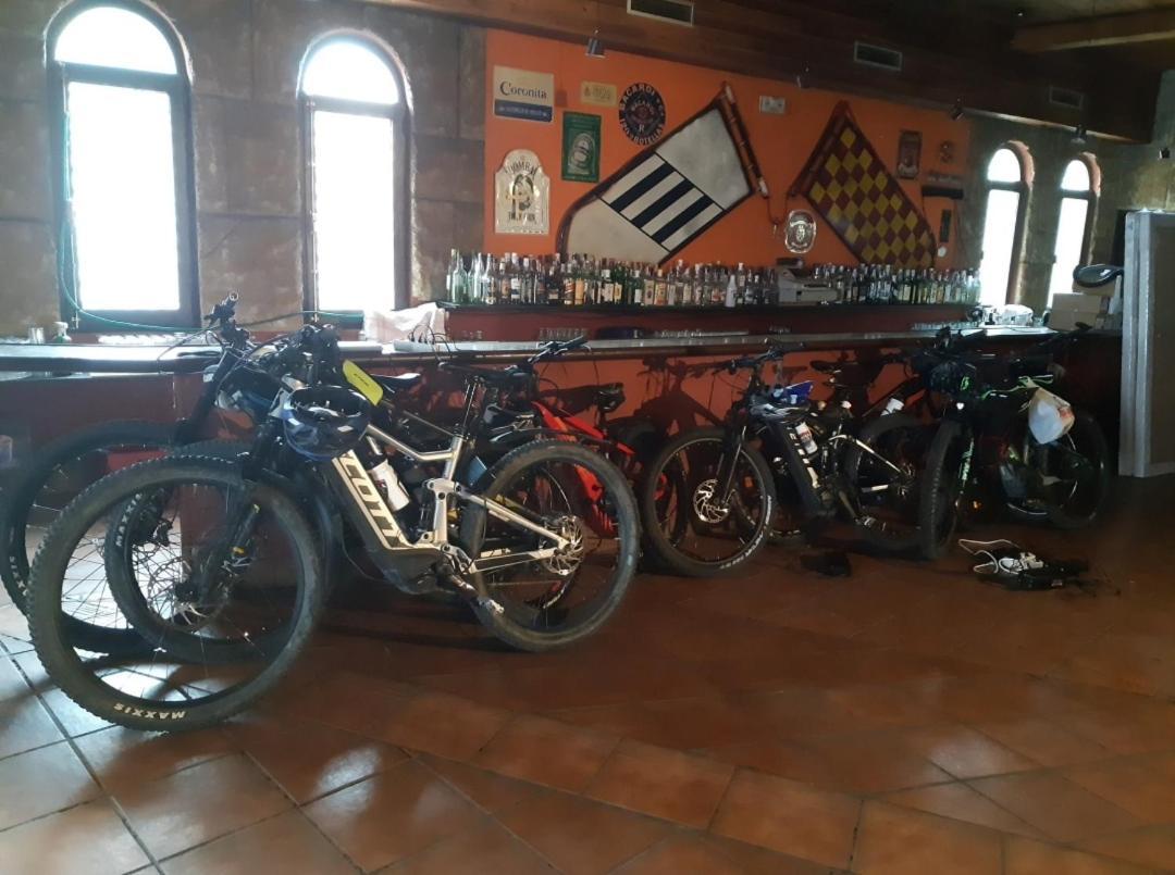 Hostal Santiago Carrion De Los Condes Bagian luar foto