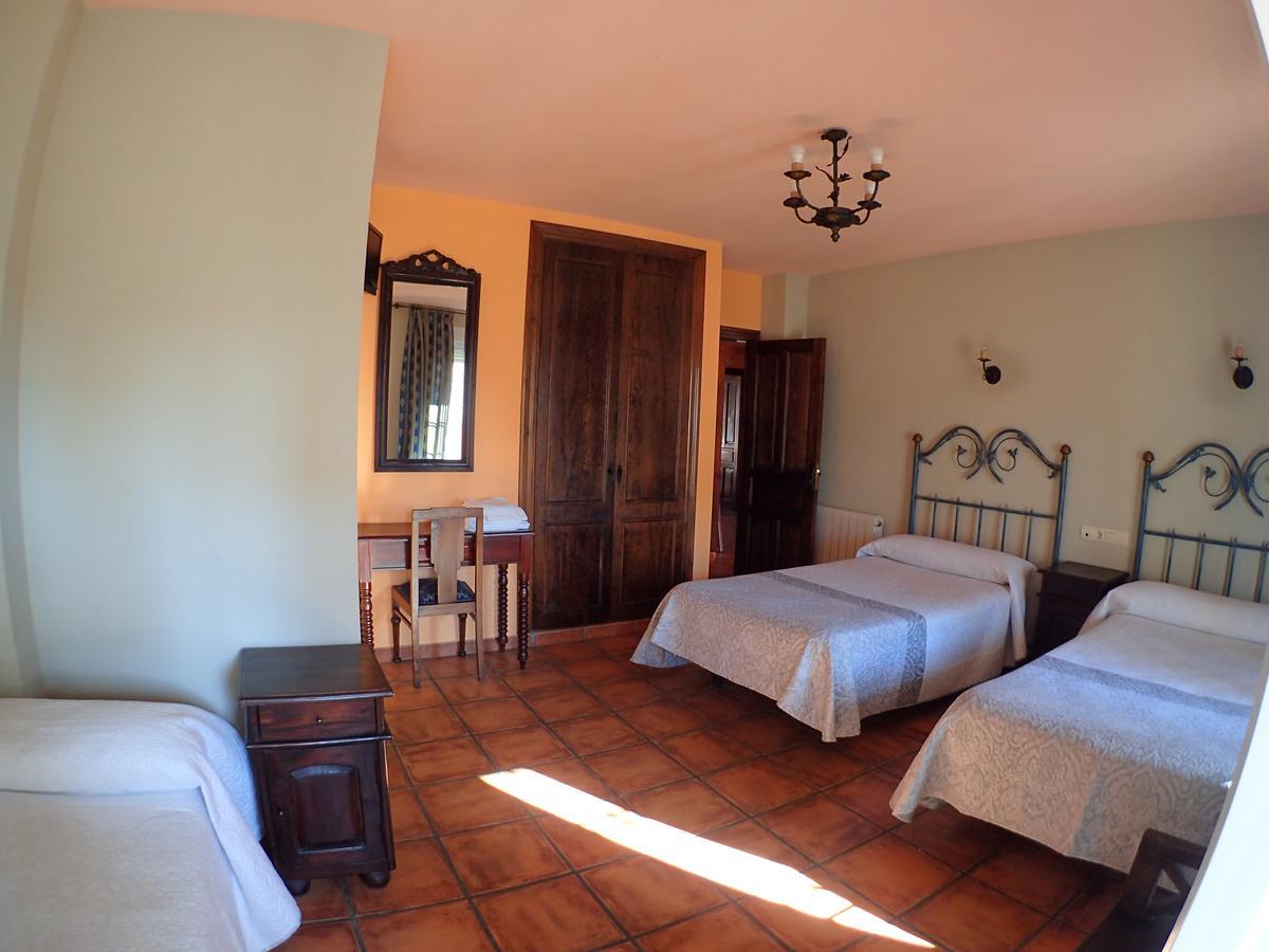 Hostal Santiago Carrion De Los Condes Bagian luar foto