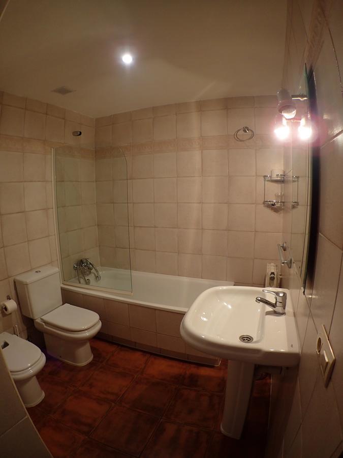 Hostal Santiago Carrion De Los Condes Bagian luar foto