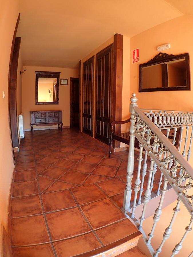 Hostal Santiago Carrion De Los Condes Bagian luar foto
