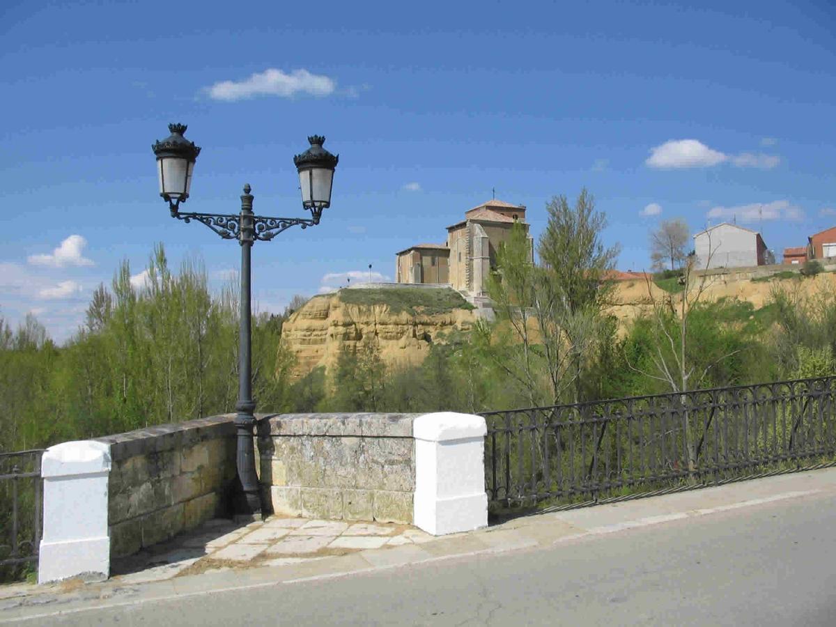 Hostal Santiago Carrion De Los Condes Bagian luar foto