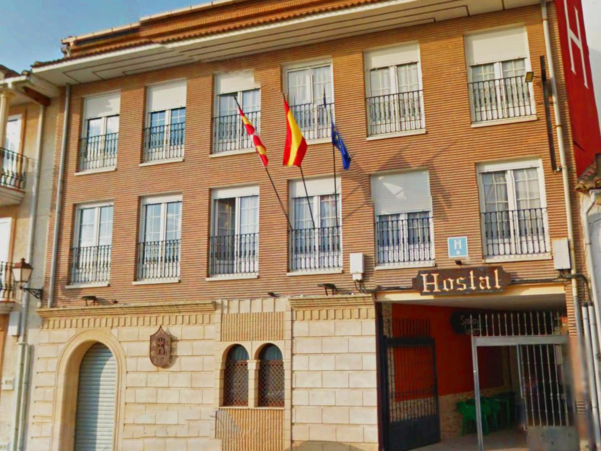 Hostal Santiago Carrion De Los Condes Bagian luar foto