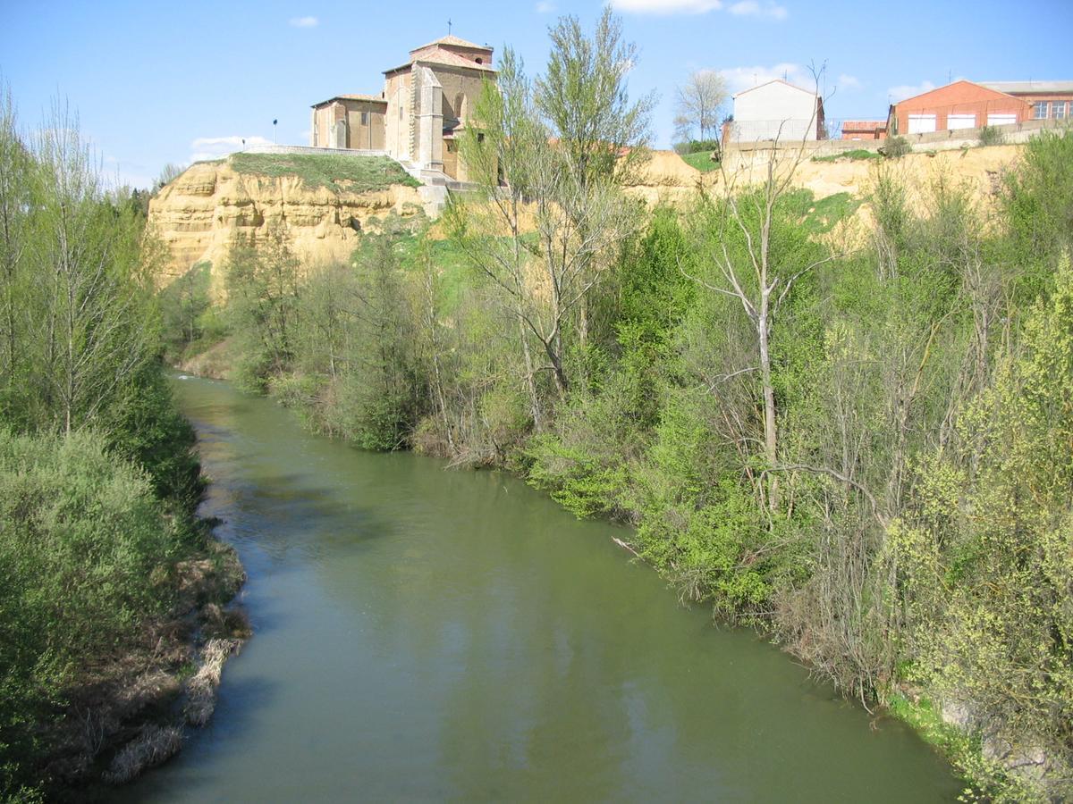 Hostal Santiago Carrion De Los Condes Bagian luar foto